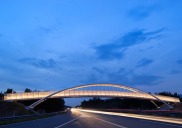 Fußgänger- und Radwegbrücke über die Autobahn A2 bei der Ausfahrt KRANJ-vzhod