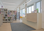 Innenausstattung und Möblierung der Gemeindebibliothek Naklo