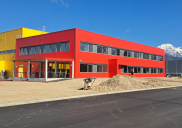 DHL skladiščni objekt, Brnik