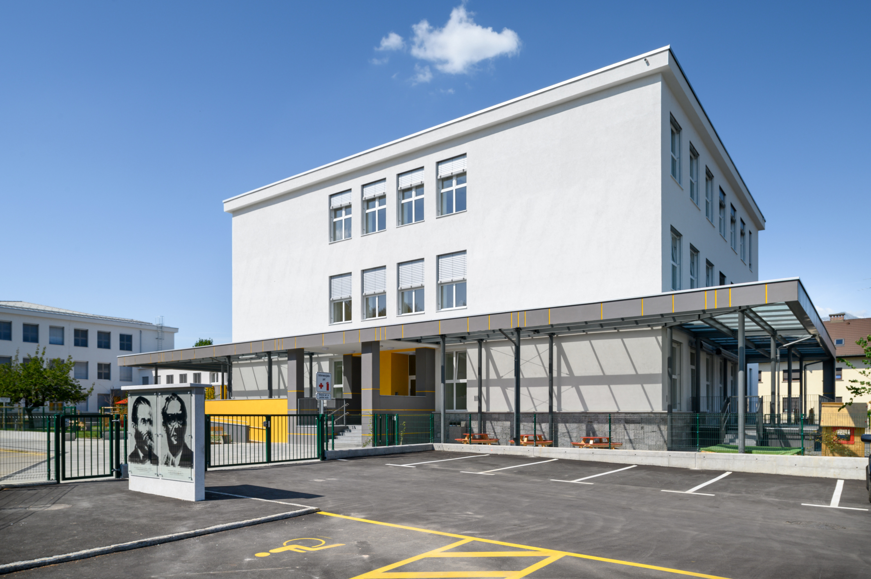 Annex and reconstruction of the kindergarten and school Simon Jenko in KRANJ - 