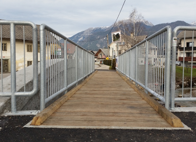 Pedestrian footbridge Zapuže - 