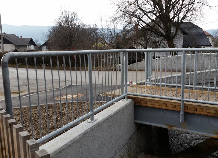 Pedestrian footbridge Zapuže - 
