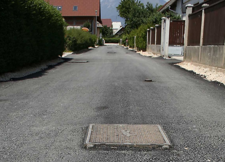 Straßen, Abwasser- und Kanalsystem des Ortes ŠENČUR - 
