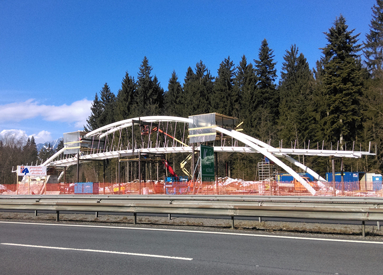 Most za pešce in kolesarje čez avtocesto A2, izvoz Kranj-Vzhod - 