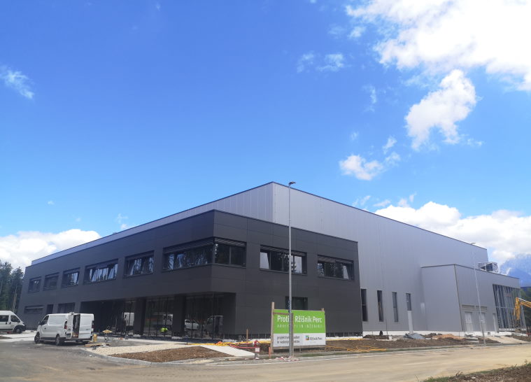 Produktions und Verwaltungsgebäude SchäferRolls am Airport Ljubljana - Juli 2020