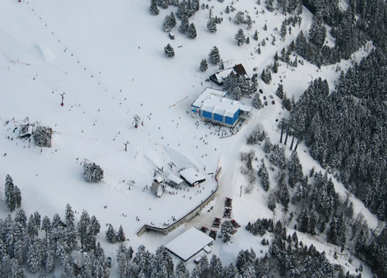Six seat chairlift Vrh Krvavca Ski Resort KRVAVEC - 