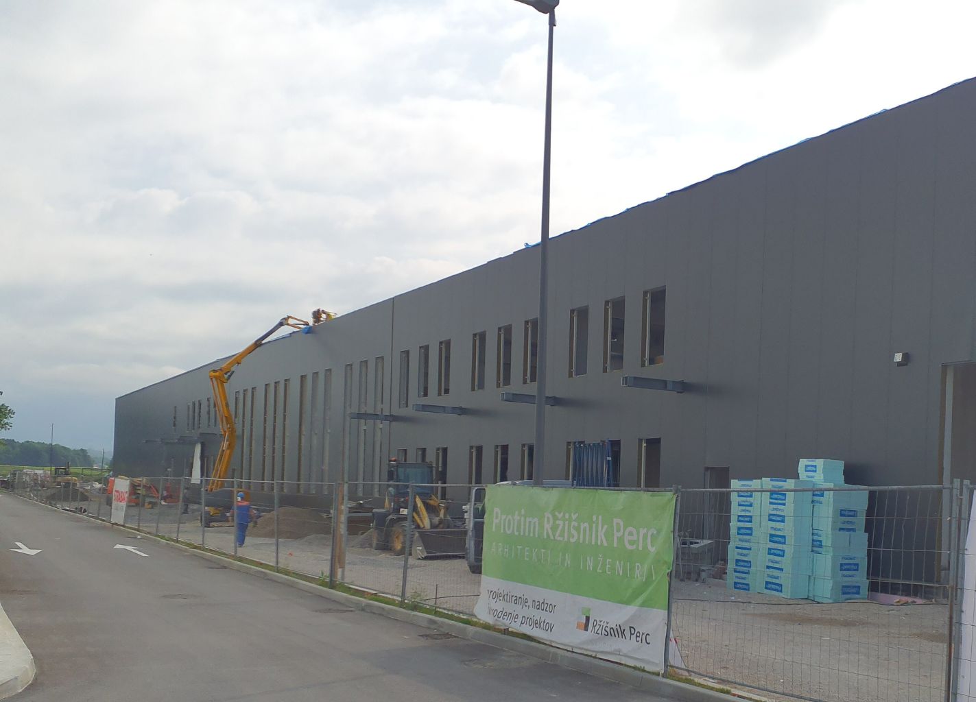 Produktions- und Lagergebäude Raycap, Komenda - Erweiterungsbau - Mai 2023