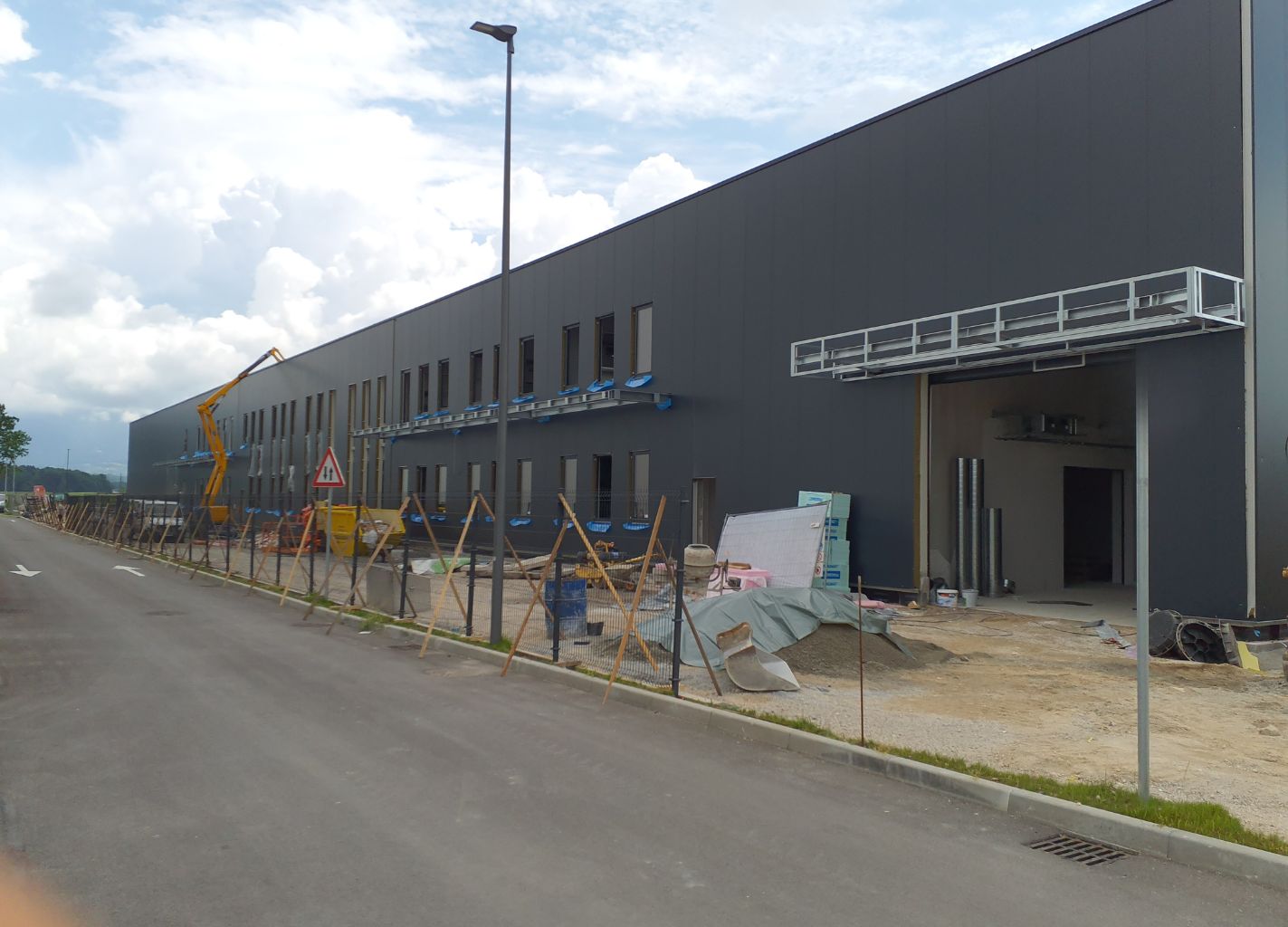 Produktions- und Lagergebäude Raycap, Komenda - Erweiterungsbau - Juni 2023