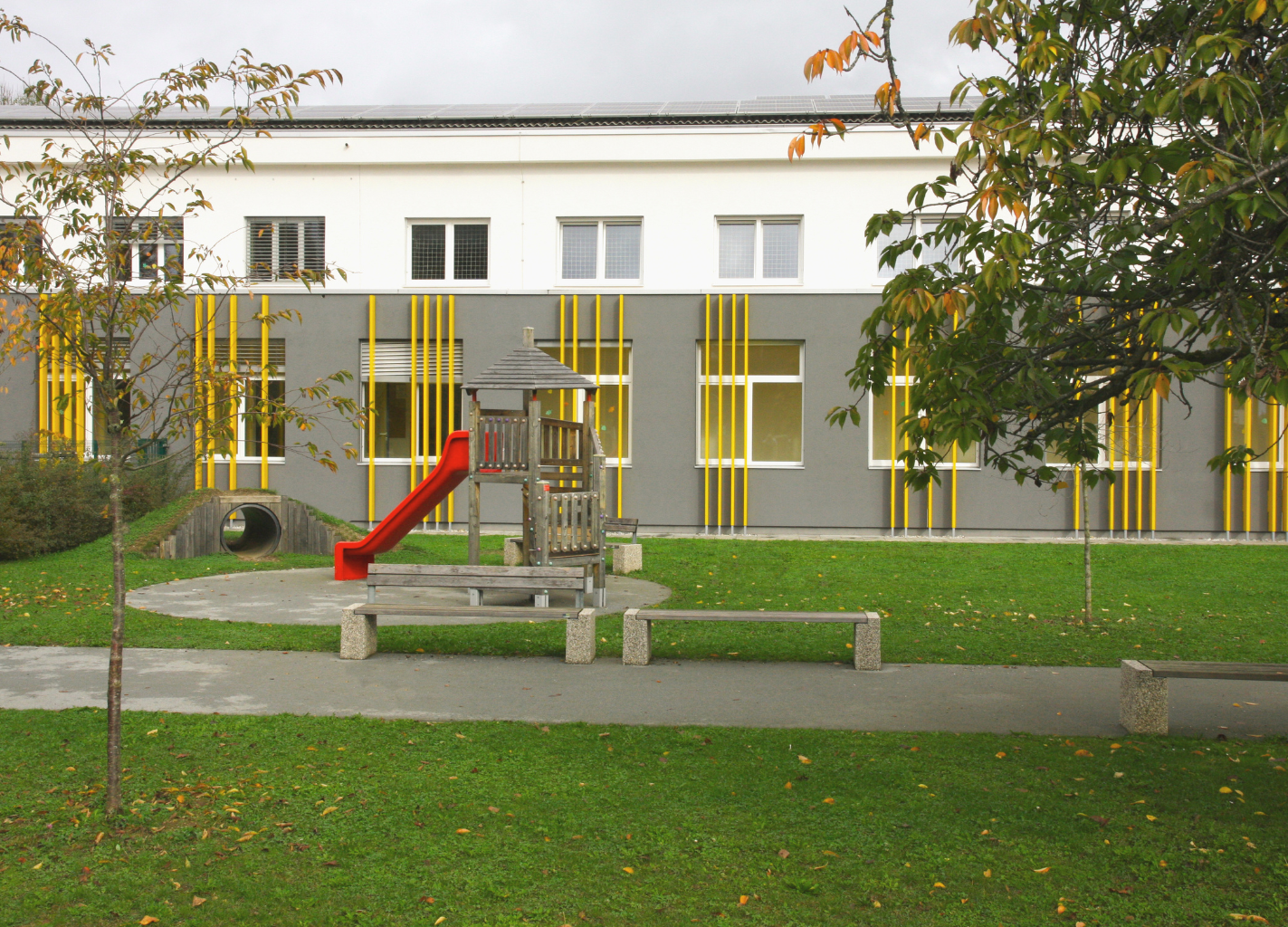 Landschaftsgestaltung des Kindergartens und der Grundschule Janez Puhar, Kranj - 